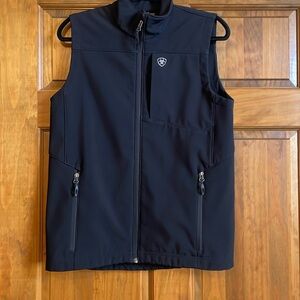Boys ariat soft shell vest.